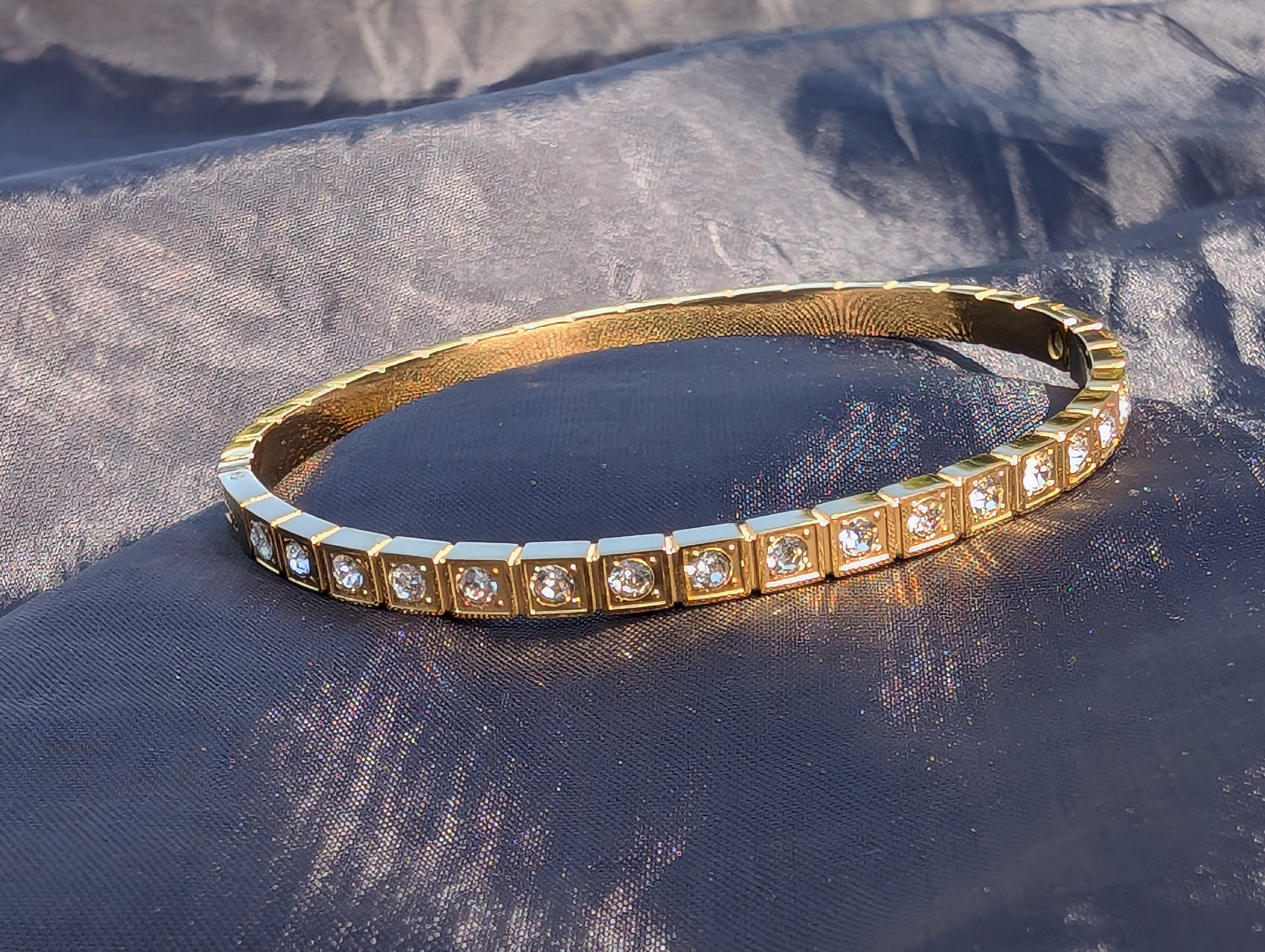 Lumière Clasp Bangle